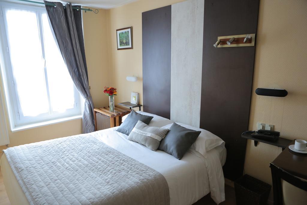 Отель Auberge La Pomme De Pin Senonches Номер фото