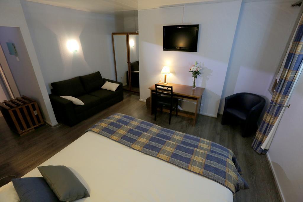 Отель Auberge La Pomme De Pin Senonches Номер фото