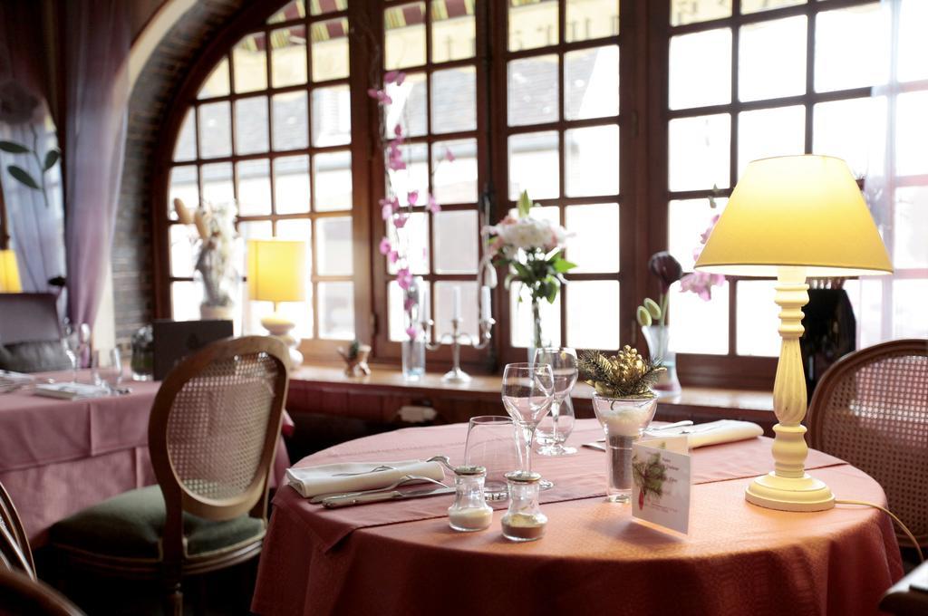 Отель Auberge La Pomme De Pin Senonches Экстерьер фото