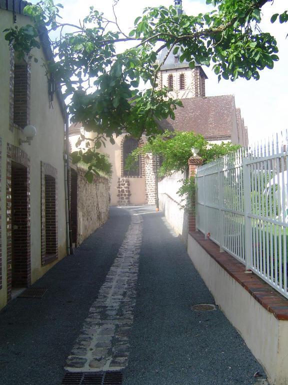 Отель Auberge La Pomme De Pin Senonches Экстерьер фото