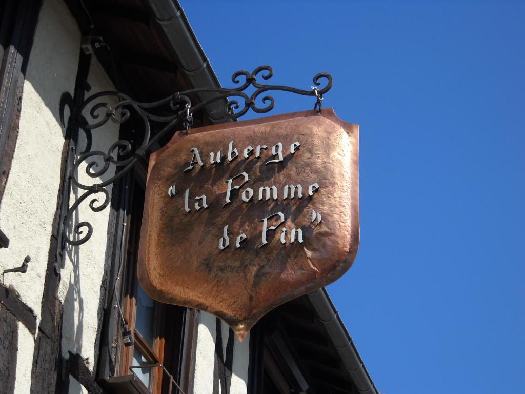 Отель Auberge La Pomme De Pin Senonches Экстерьер фото