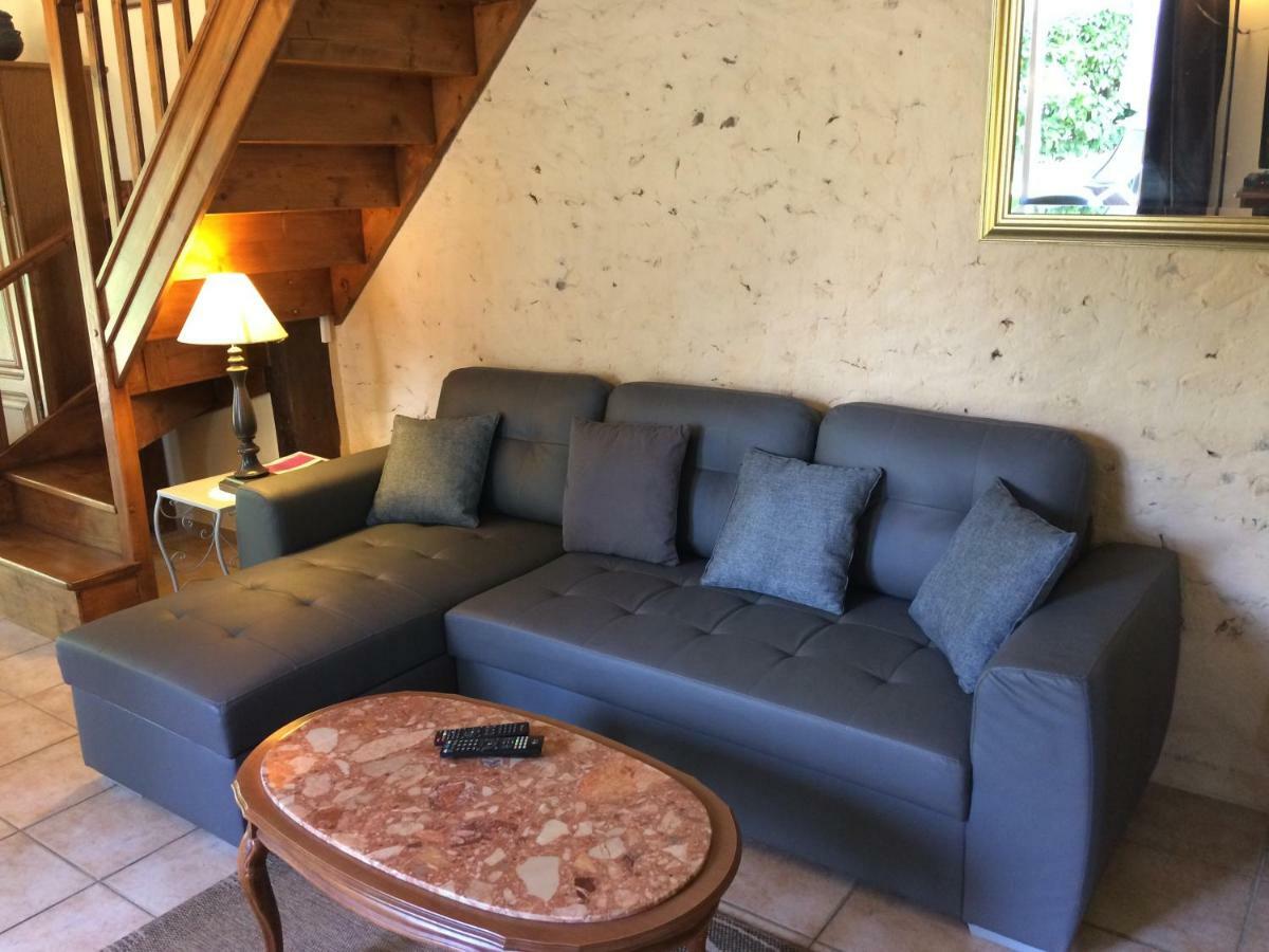 Отель Auberge La Pomme De Pin Senonches Экстерьер фото